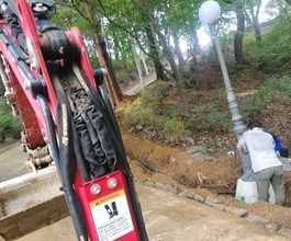 인천미니포크레인 학교에서 보안등 기초석 ELP주름관터파